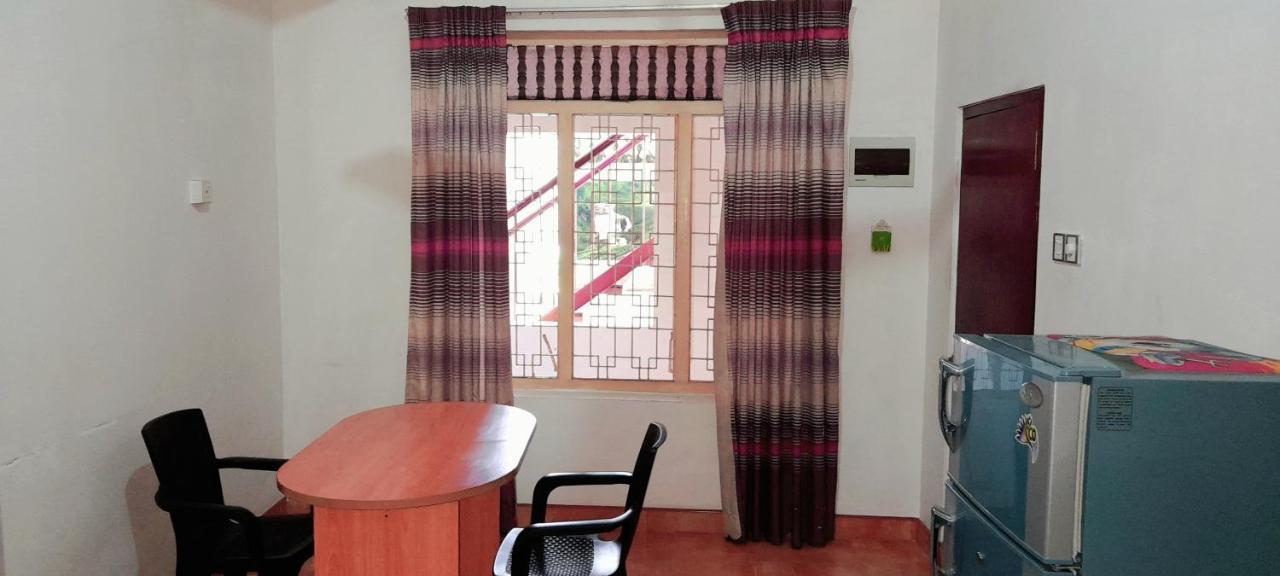 Hotel 100 Dehiwala-Mount Lavinia Esterno foto