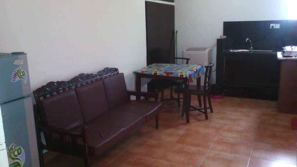 Hotel 100 Dehiwala-Mount Lavinia Esterno foto
