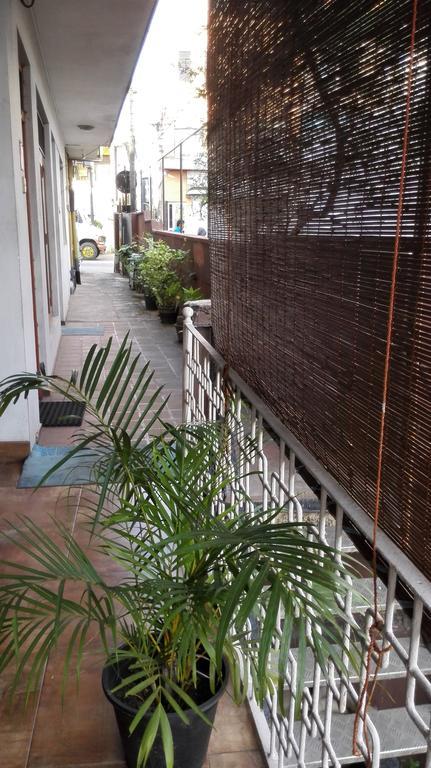 Hotel 100 Dehiwala-Mount Lavinia Esterno foto