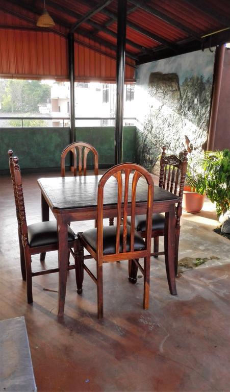 Hotel 100 Dehiwala-Mount Lavinia Esterno foto